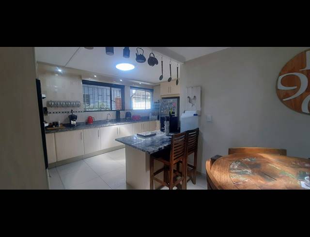 4 BEDROOM FREESTANDING FOR SALE IN BIRCHLEIGH